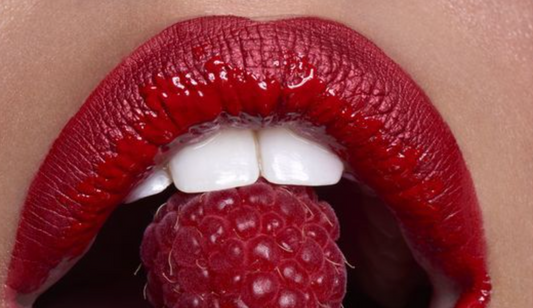 Rouge à lèvres Murmure Sauvage : L’Élégance naturelle d’un Rouge Framboise