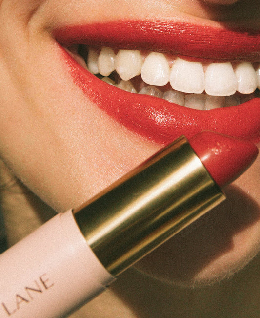 Classic Red Lips : Le rouge intemporel qui sublime toutes les femmes 💄